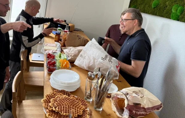 gemeinsames Frühstück bei der SHI GmbH