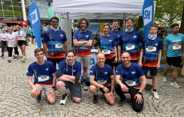Die Läufer:innen der SHI GmbH beim M-net Firmenlauf am 20. Mai 2026