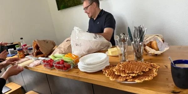 gemeinsames Frühstück bei SHI